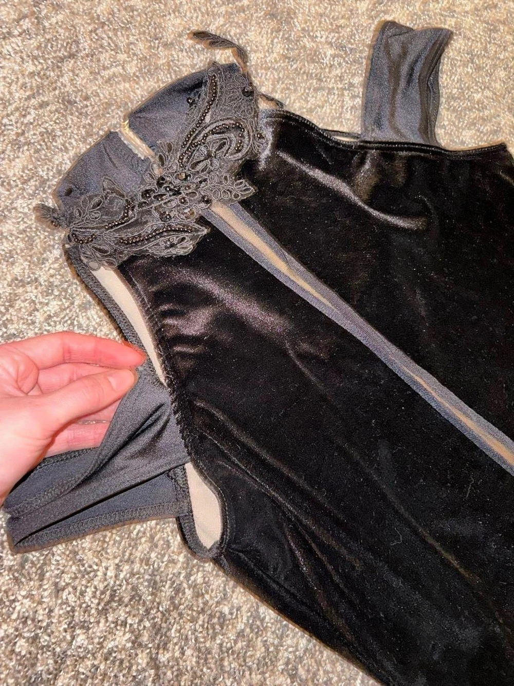 Black velvet gothic dress with lace trim - Picture 4 of 5